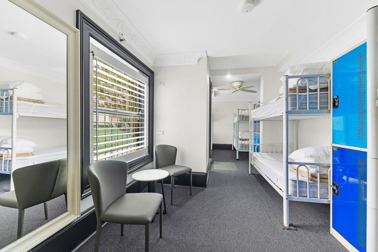 Ostello London Plane Backpackers Sydney Esterno foto